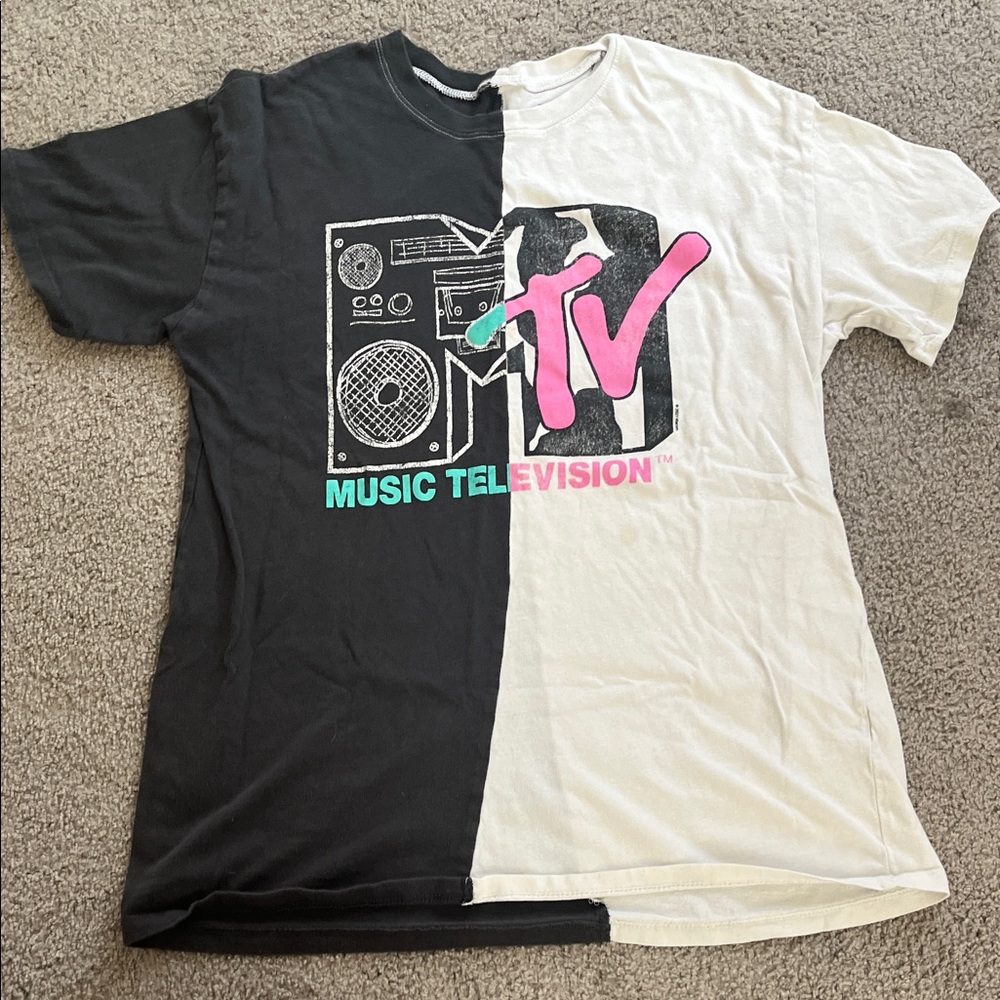 Hollister Black and White Graphic Tee
